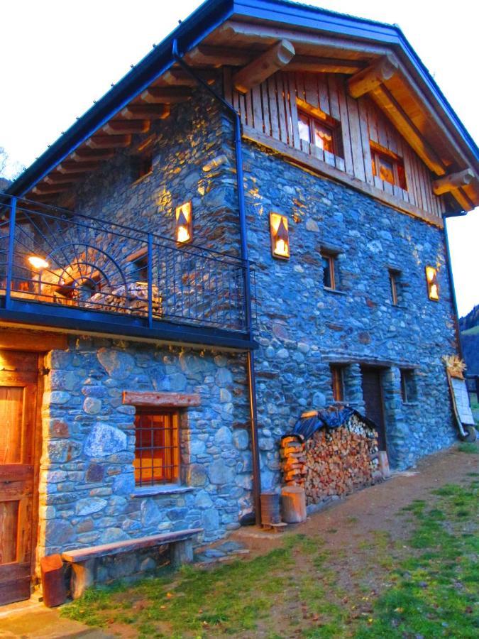 Chalet Cuore Selvatico Monno エクステリア 写真