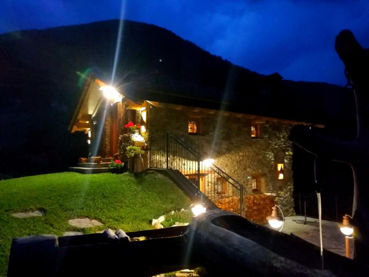 Chalet Cuore Selvatico Monno エクステリア 写真